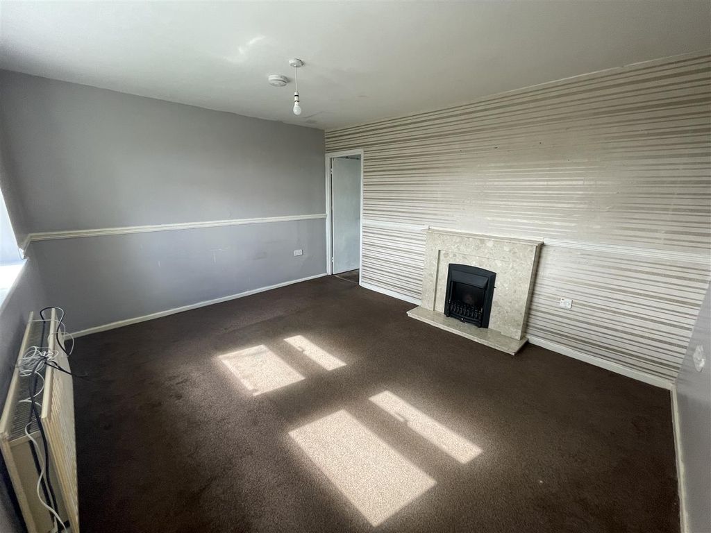 Property photo 2 of 10 16 Men 9.Jpeg