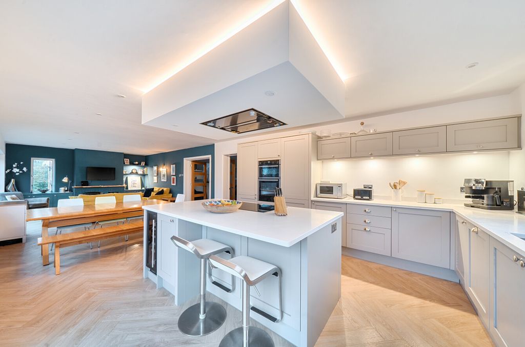 Property photo 2 of 23