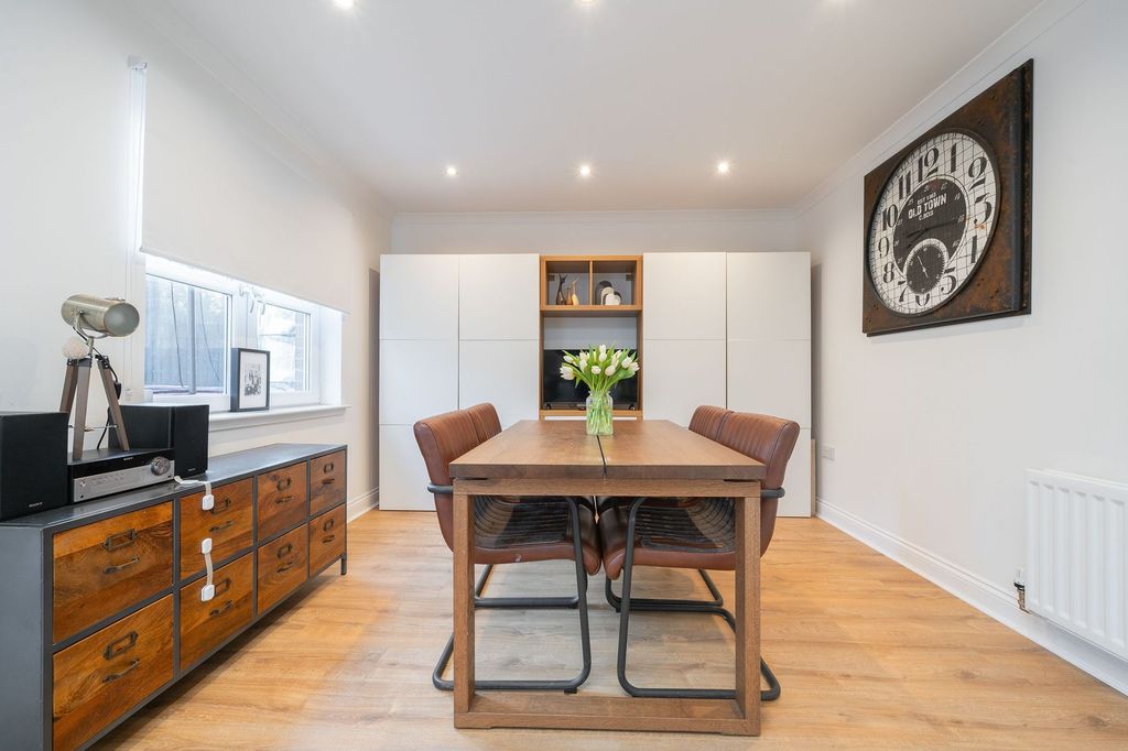 Property photo 2 of 34