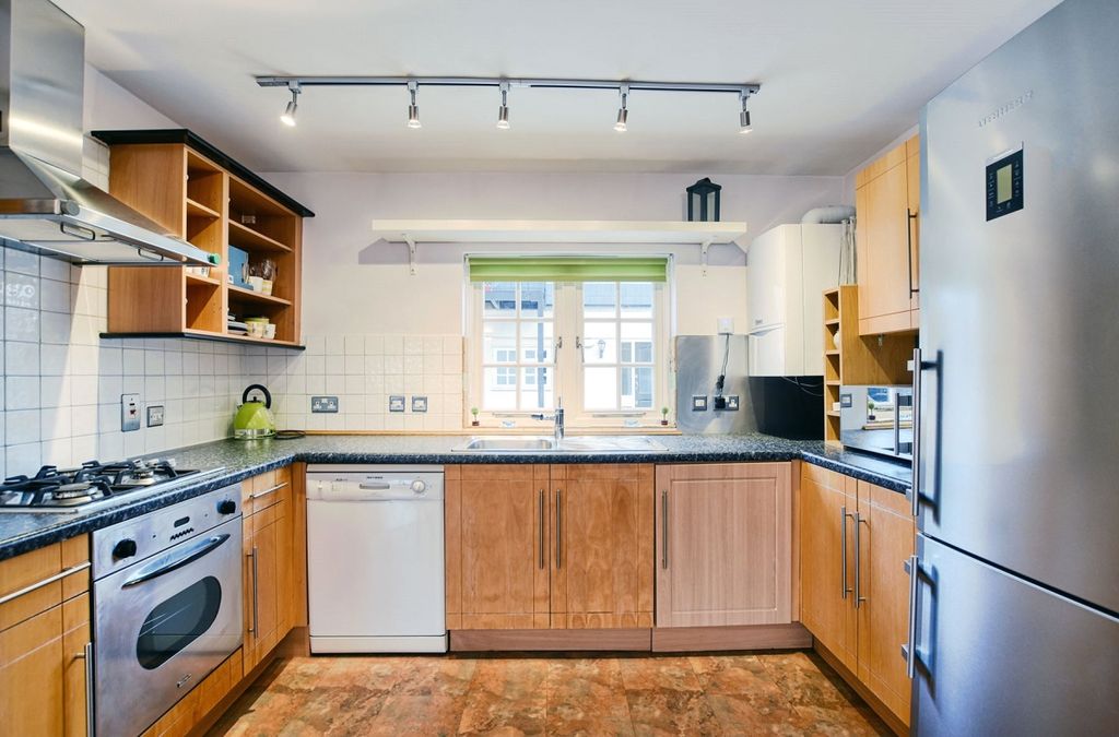 Property photo 3 of 9 5