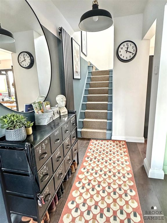 Property photo 3 of 17 01323 438506