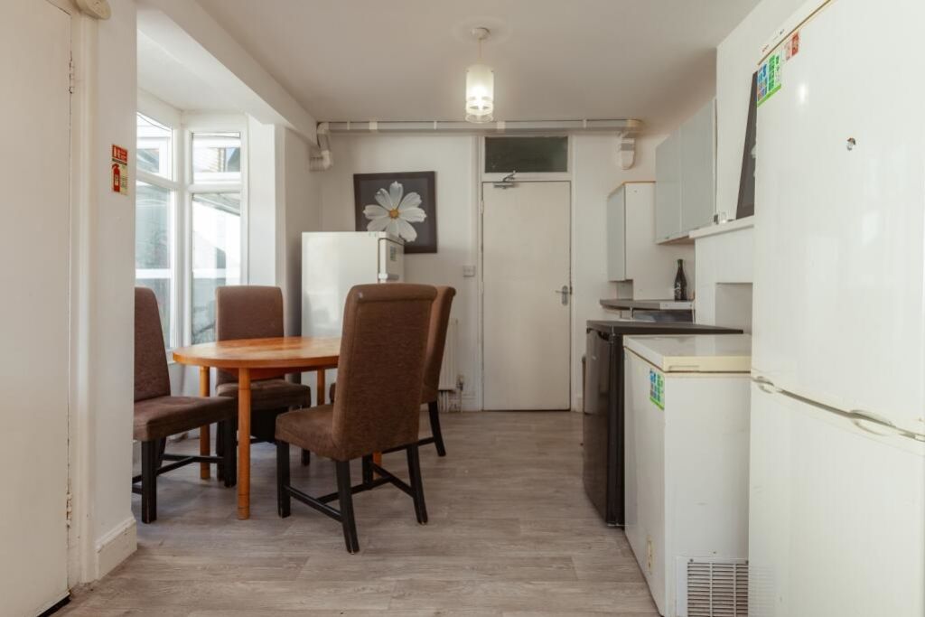 Property photo 3 of 15 Dining Ar