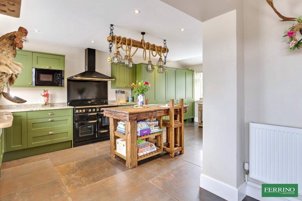 Property photo 3 of 37 Kitchen Breakfast Room