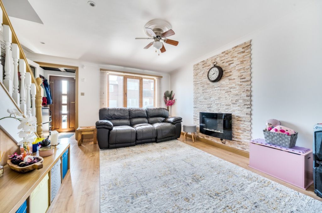 Property photo 2 of 19 5239665