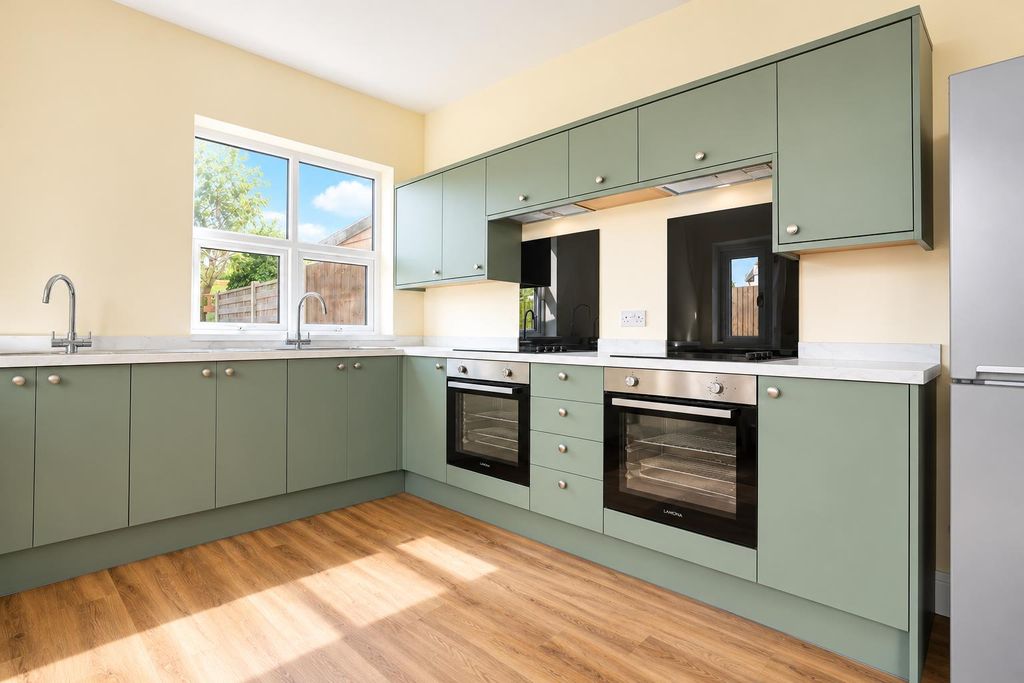Property photo 3 of 12 Kitchen Picture 6.Png