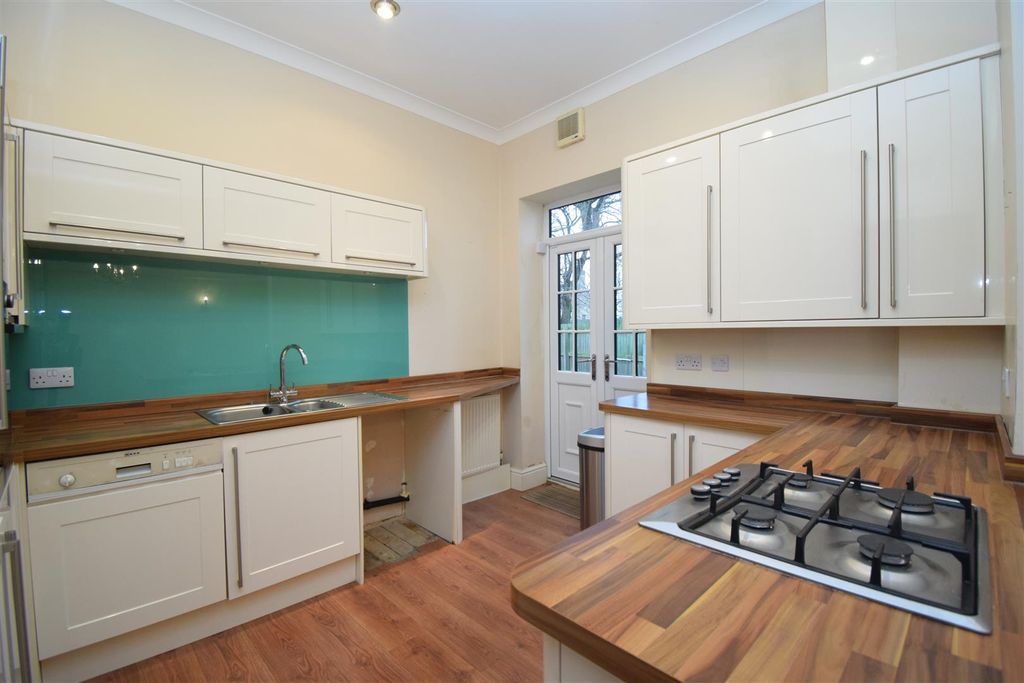 Property photo 2 of 23