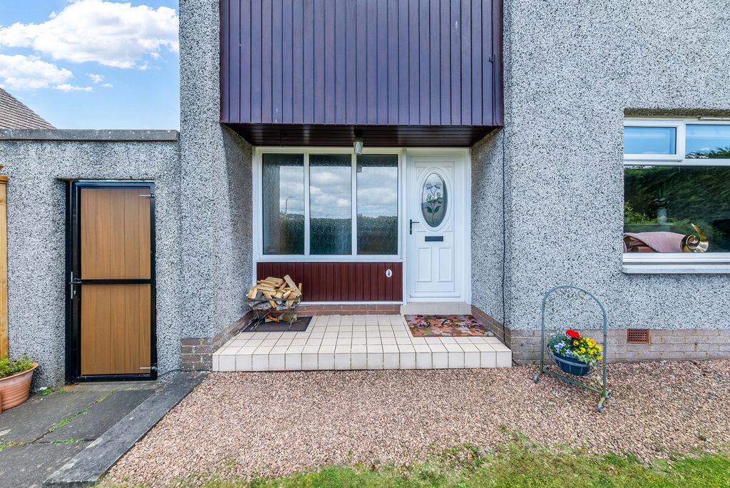 Property photo 2 of 40