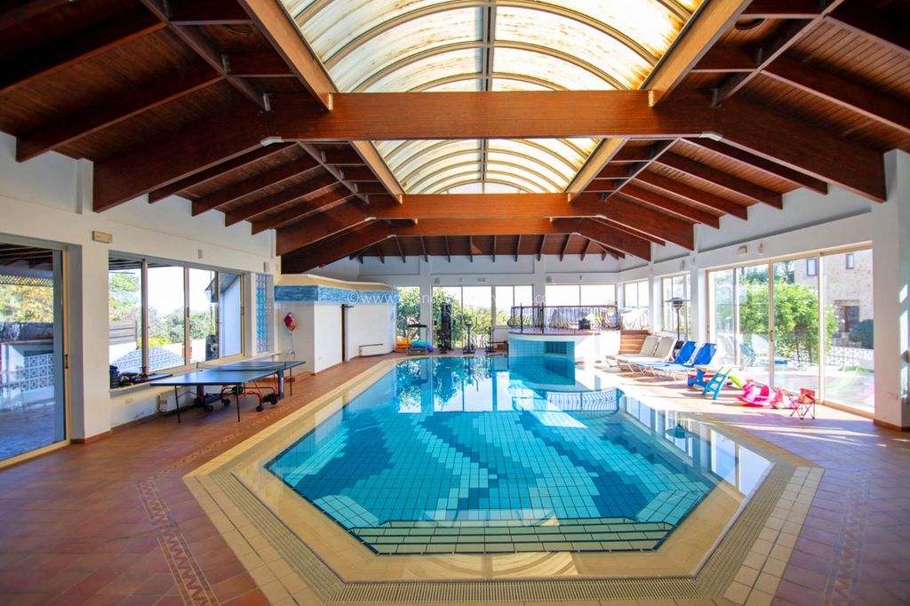 Property photo 2 of 23