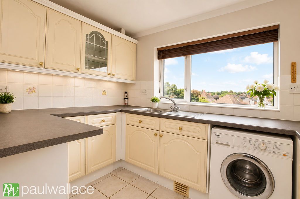 Property photo 3 of 10 Kitchen