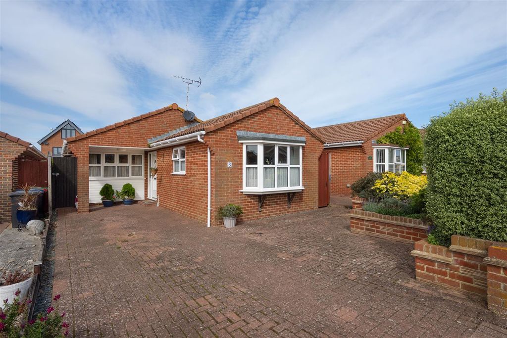 Property photo 1 of 16 Georges Avenue, Seasalter, Whitstable