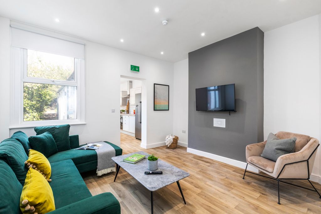 Property photo 1 of 25 Image