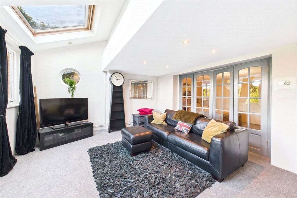 Property photo 3 of 12