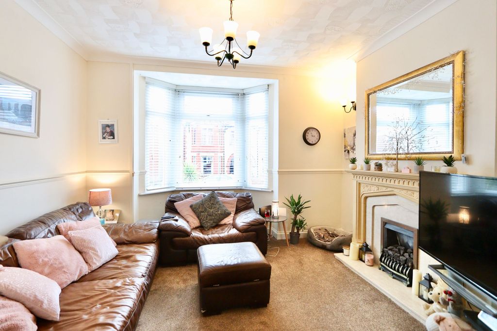 Property photo 2 of 33