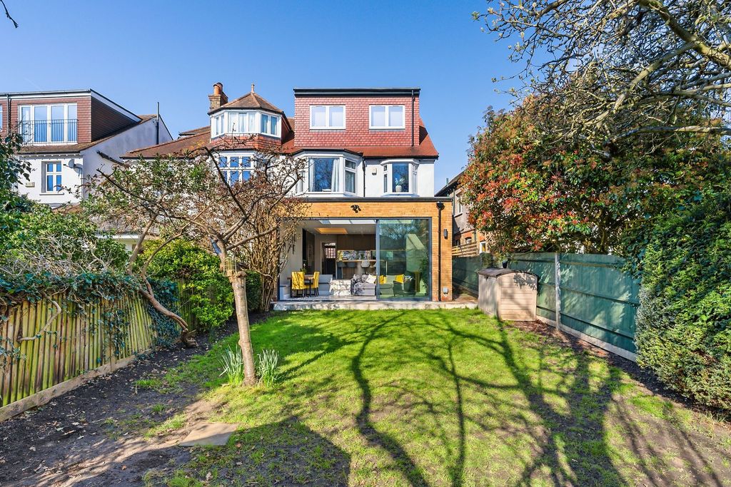 Property photo 2 of 39