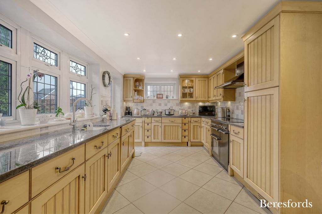 Property photo 2 of 36 Picture No. 76
