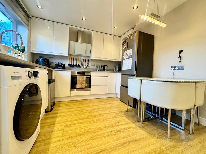 Property photo 1 of 10 Photo 9