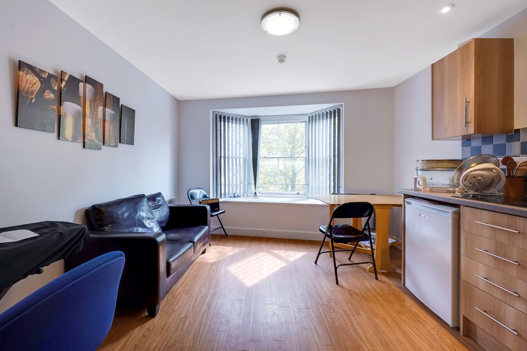 Property photo 2 of 8 Photo 4