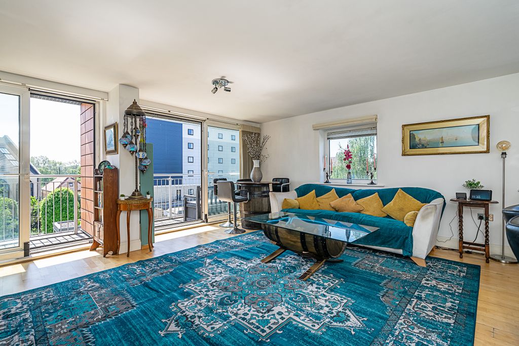 Property photo 3 of 12