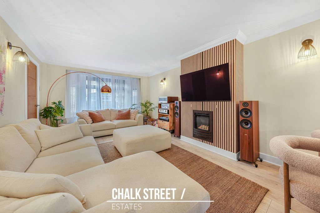 Property photo 2 of 41
