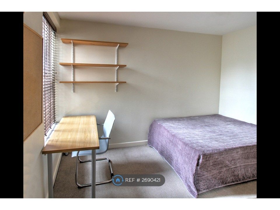 Property photo 2 of 12 Bed 2 - Side View