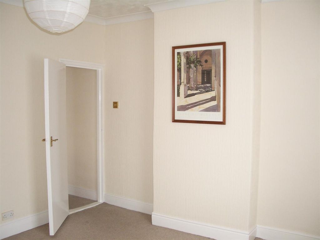 Property photo 2 of 6 Pitcroft Road (43B) Photo 1