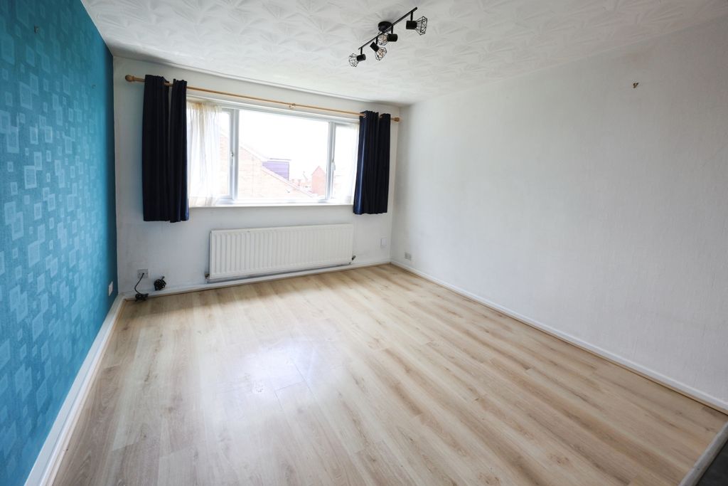 Property photo 3 of 9 Pbox-Bedroom-315790.Jpg