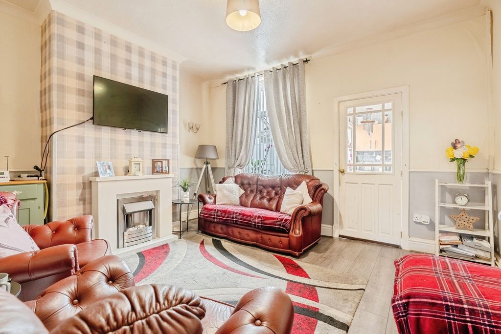 Property photo 3 of 14 Photo