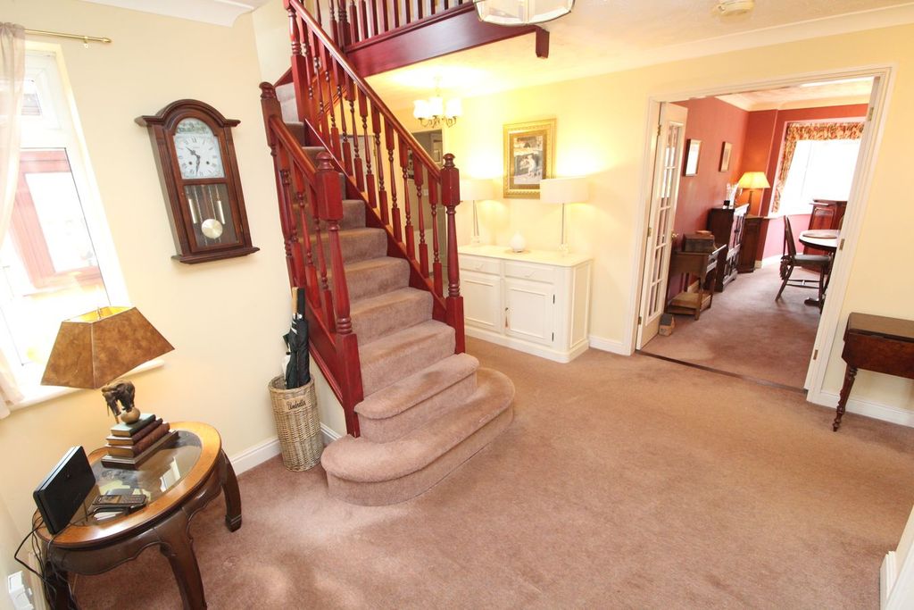 Property photo 3 of 27