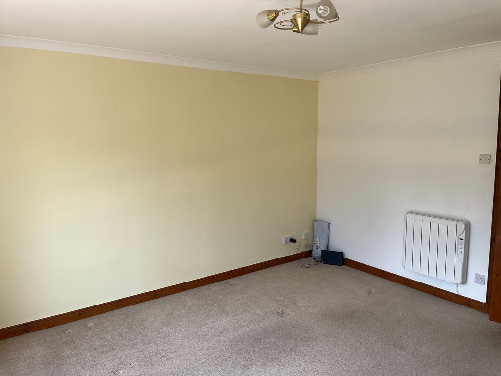 2 bed flat for saleStation Road, Dingwall IV15 photo 4
