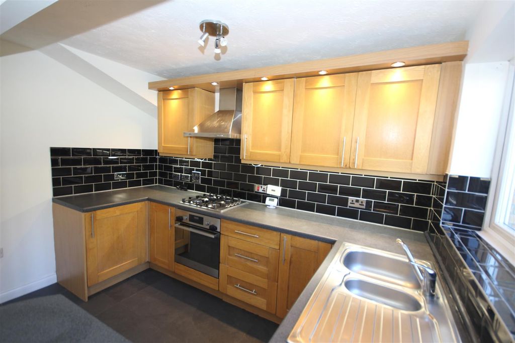 Property photo 3 of 14 Kitchen