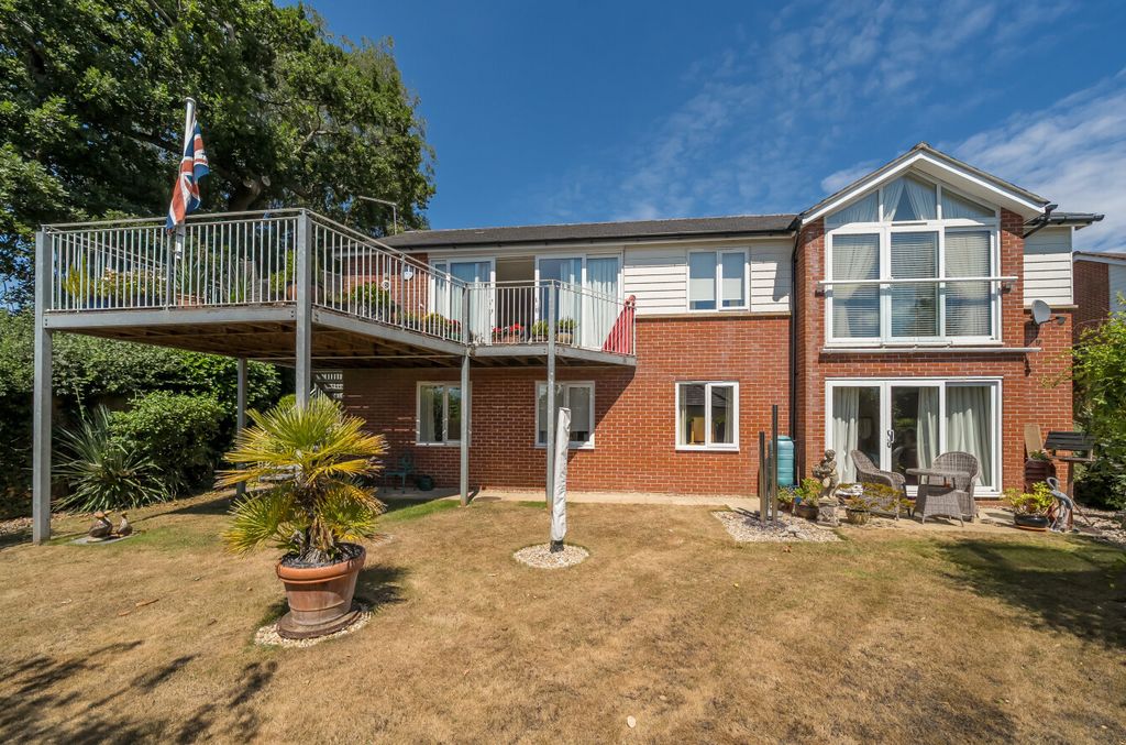 Property photo 1 of 23 1326879-7-6877Ae0...