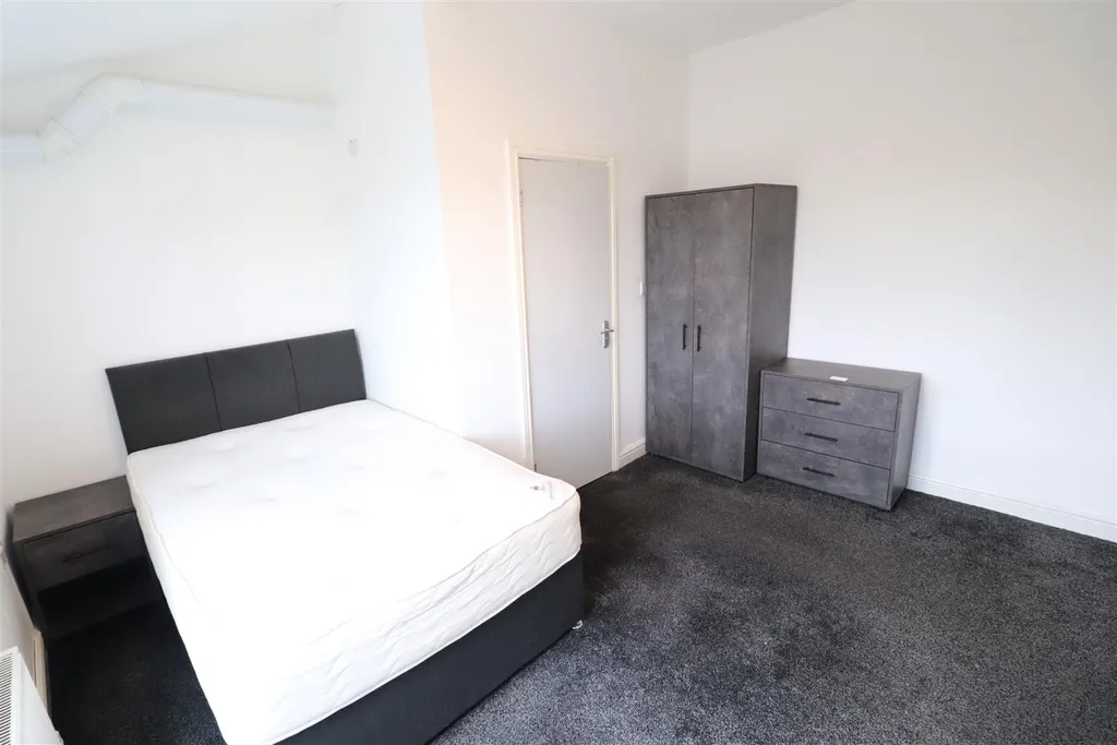 Apartment in Coventry CV5 - View 3