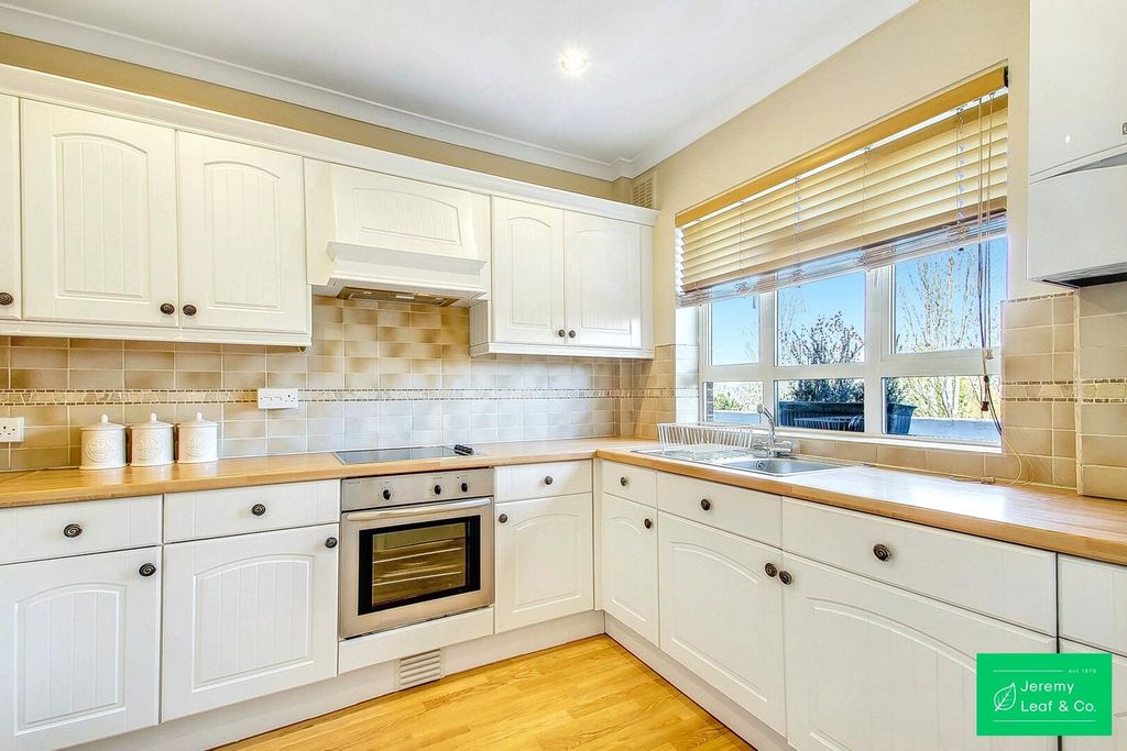 Property photo 2 of 14 Kitchen