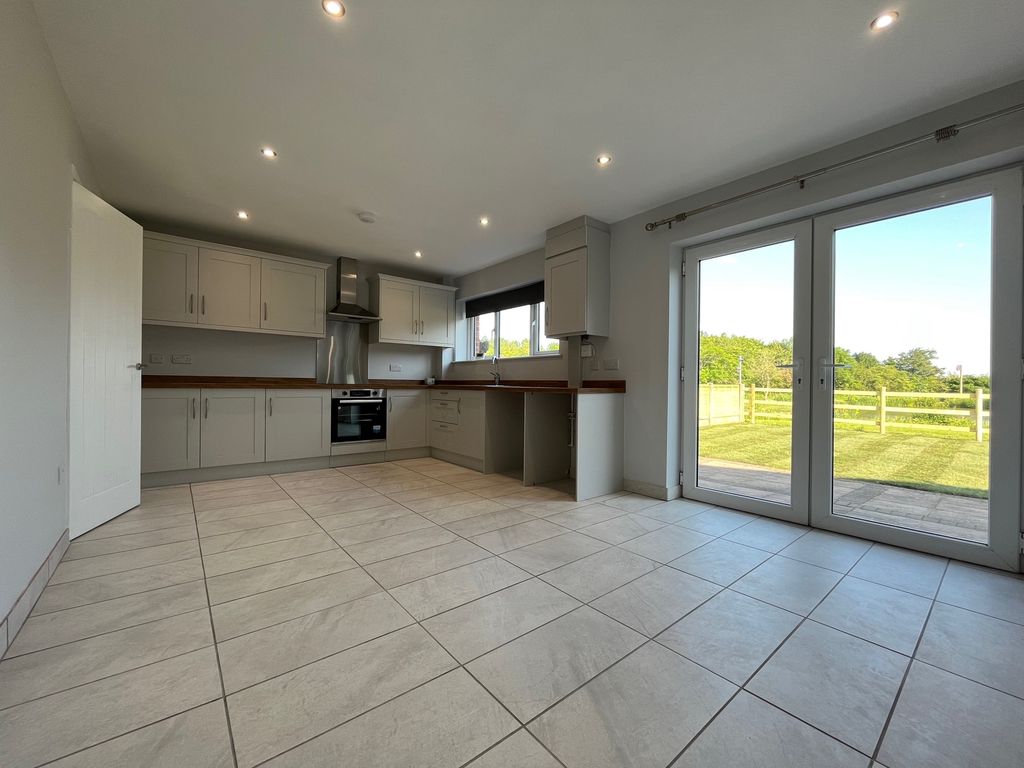 Property photo 2 of 20 Kitchen