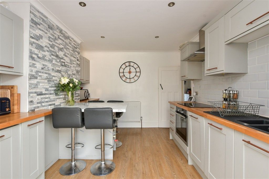 Property photo 3 of 20 Kitchen