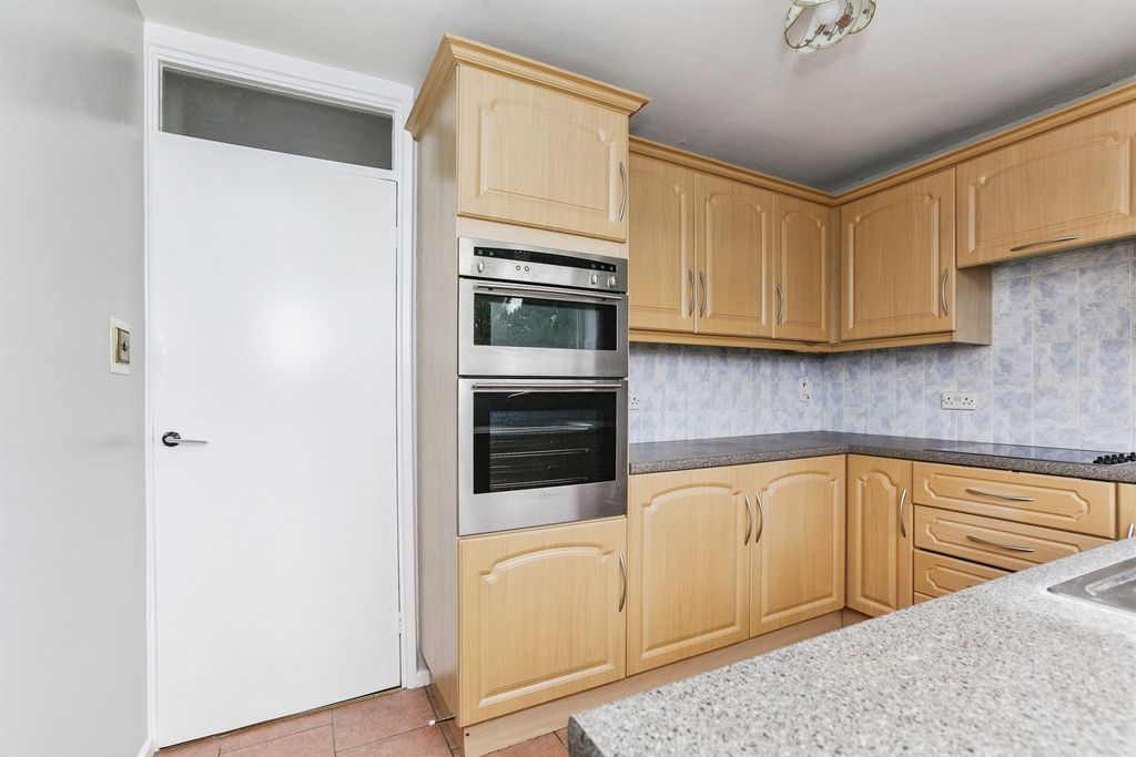 Property photo 3 of 16