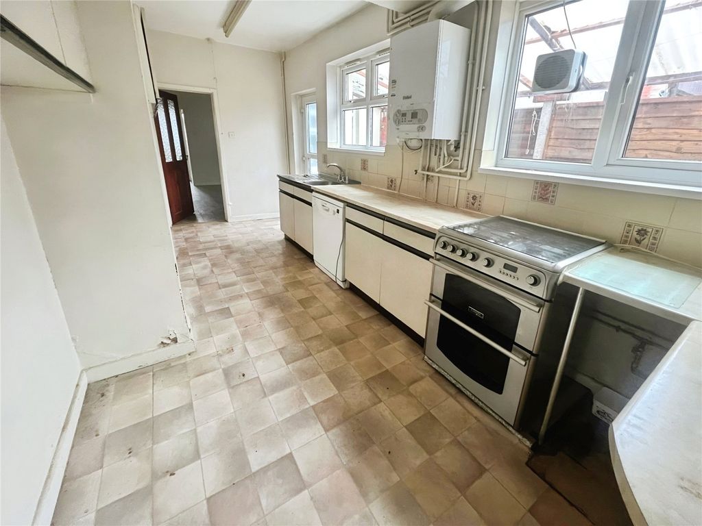 Property photo 2 of 9 Kitchen