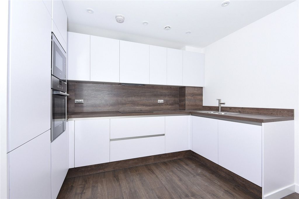 Property photo 2 of 8 Kitchen