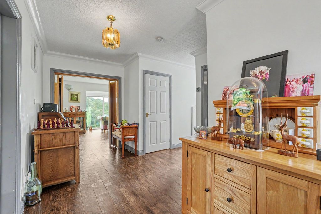 Property photo 2 of 34
