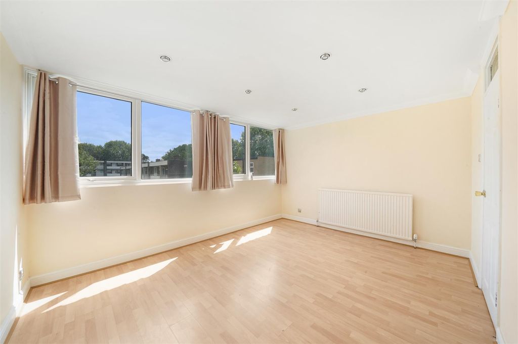 Property photo 1 of 13 Room 1