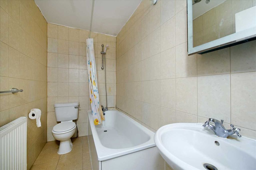 Property photo 3 of 7 Bathroom 1