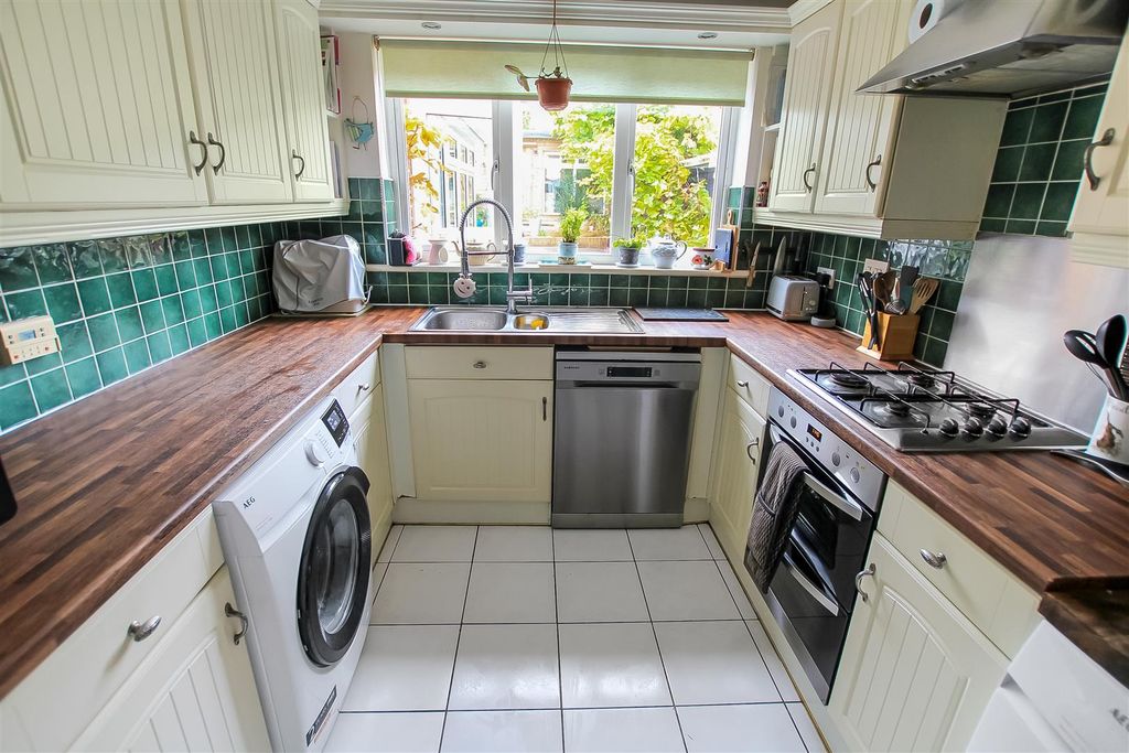 Property photo 3 of 15 Kitchen.Jpg