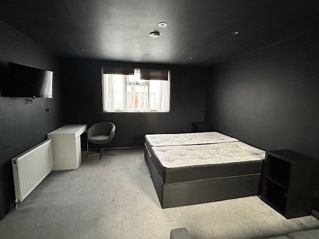 Property photo 1 of 7 Photo 6