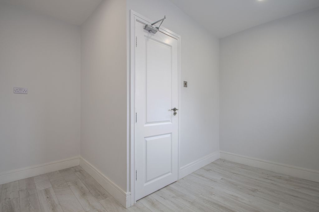 Property photo 2 of 7 Gallery