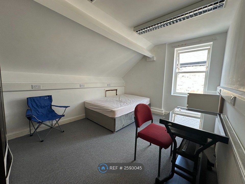 Property photo 3 of 10 Bedroom 1