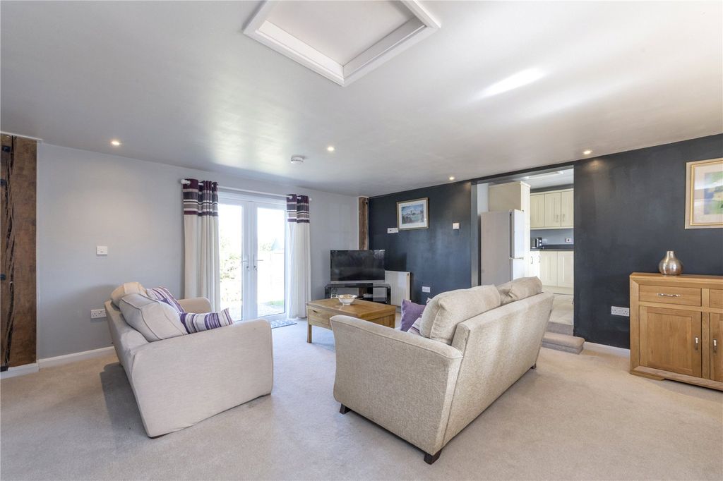 Property photo 3 of 22 Picture No. 10