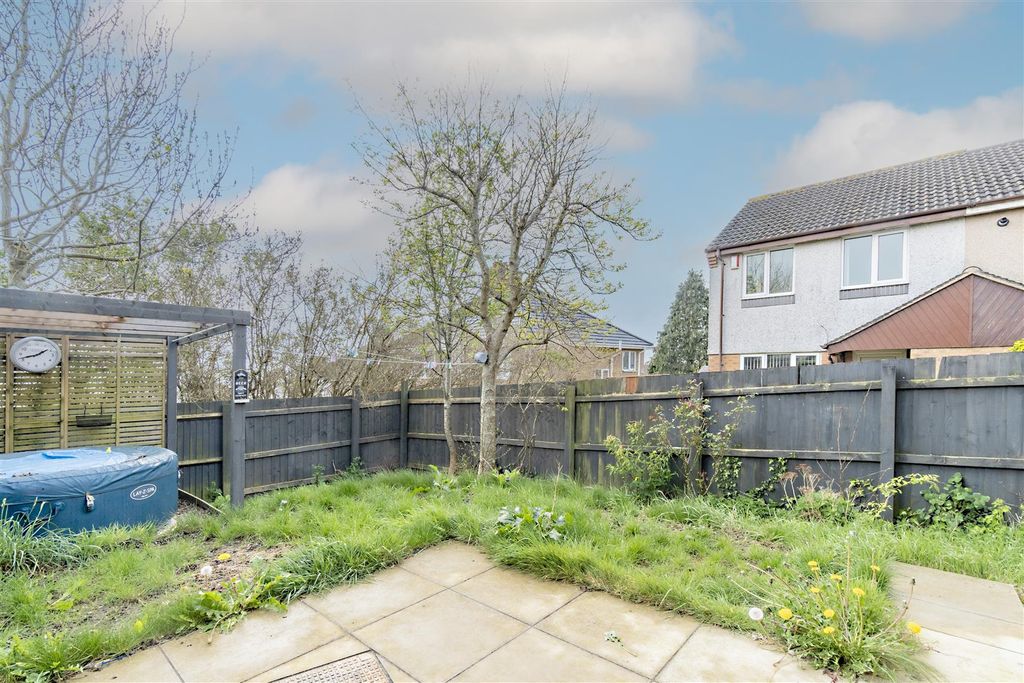 Property photo 3 of 7 Garden.Jpg
