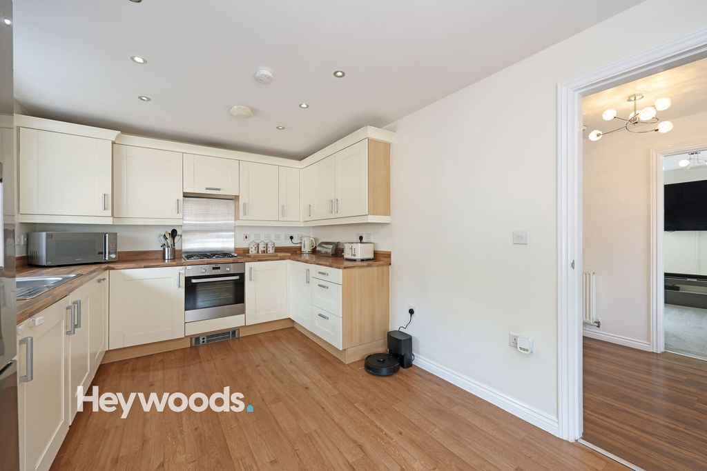 Property photo 2 of 42