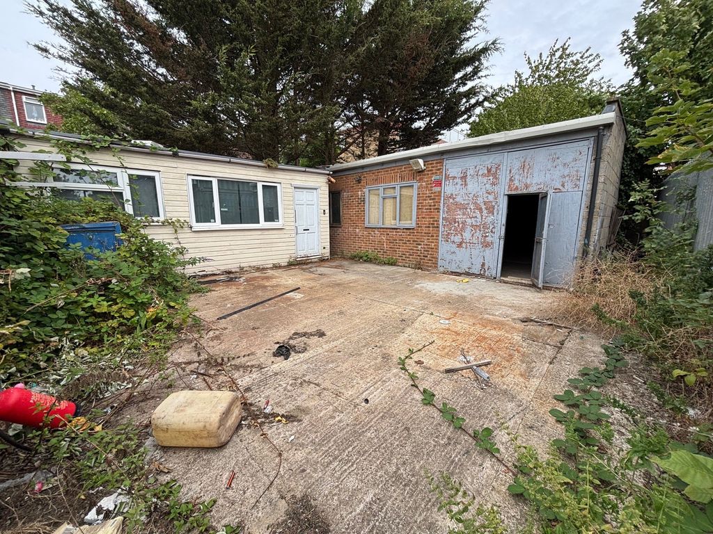Property photo 1 of 2