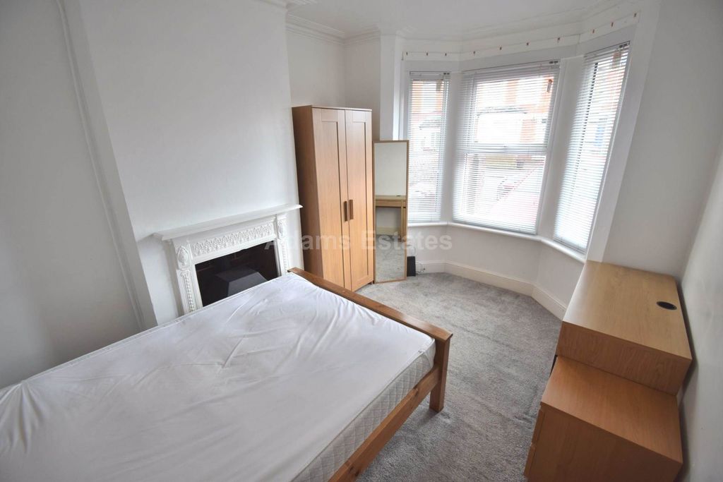 Property photo 2 of 6